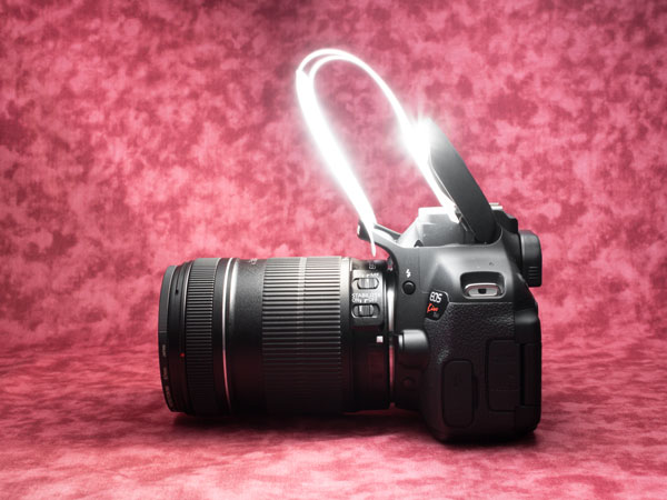 Canon EOS Kiss X6i Xg{fBt[U[ԂR